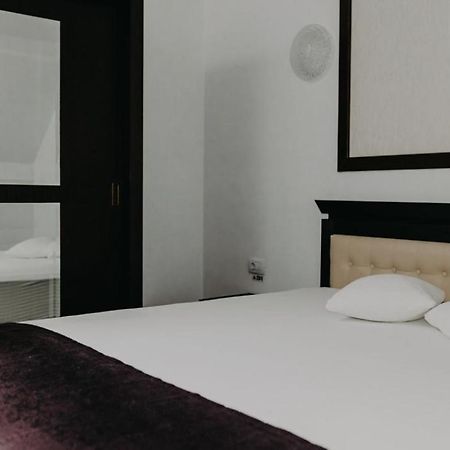 Pensiune Restaurant Capra Neagra Moisei Bagian luar foto